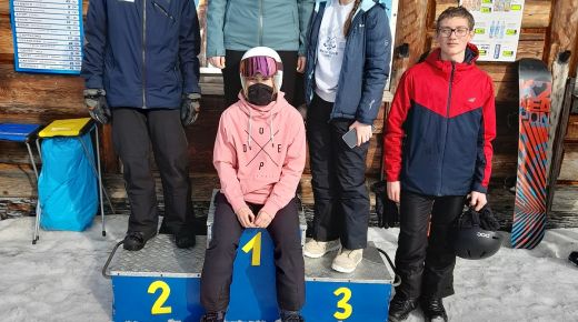 Nasi uczniowie na Powiatowych  zawodach snowboardowych