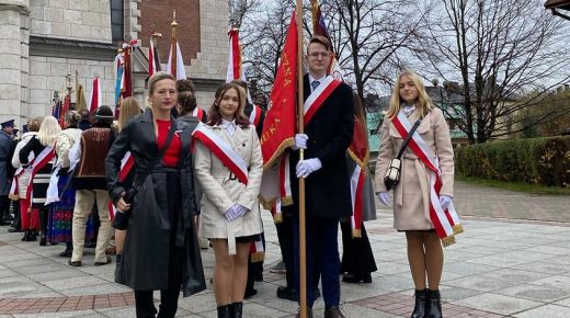 Poczet sztandarowy naszej szkoły w obchodach Narodowego Święta Niepodległości