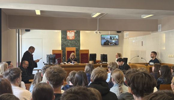 Wyjście edukacyjne klasy 1 GP do Sądu Rejonowego w Nowym Targu